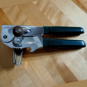 Swingaway vintaged can opener EUC